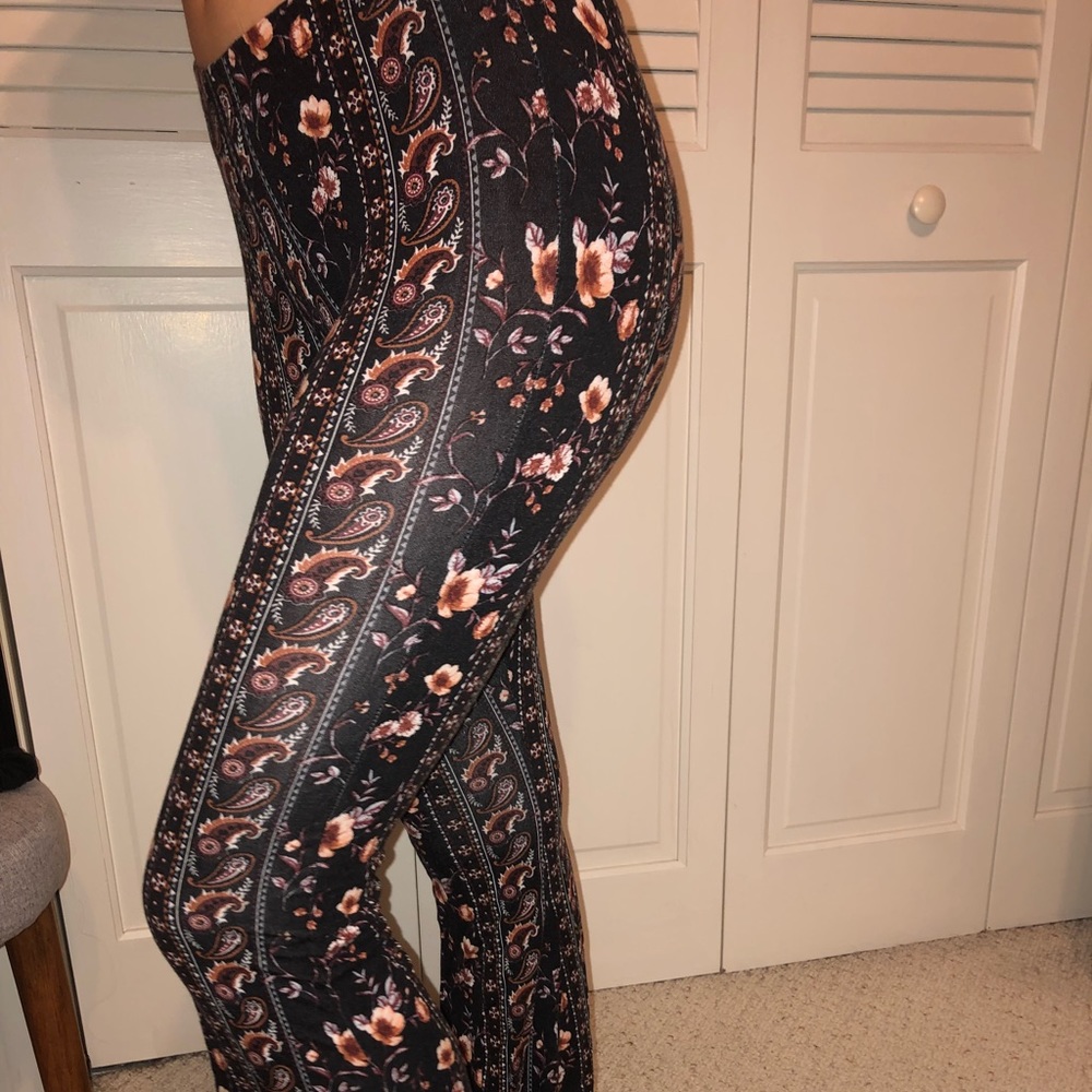 Patterned flowy pants